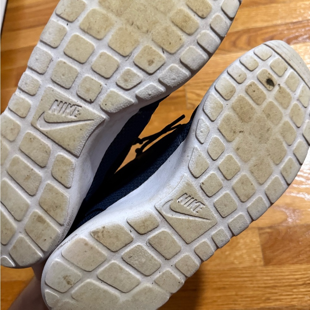 Nike Men's Dark Blue and White Sneakers - Picture 3 of 3